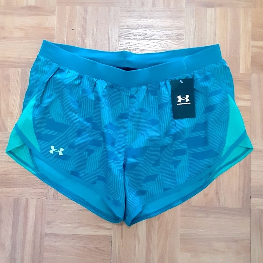 Under Armour Women Shorts ( L  )